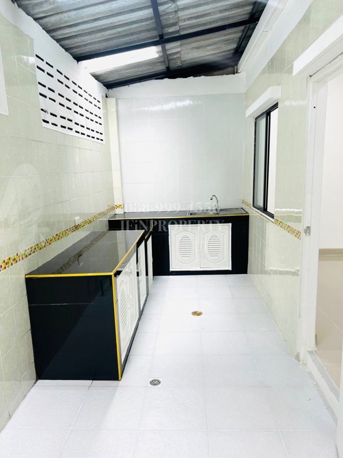 ขายถูก ทาวน์เฮ้า2 ชั้น Renovateใหม่ พฤกษา 58/1 ซอยลาดกระบัง 54 ข้างสนามบินสุวรรณภูมิ